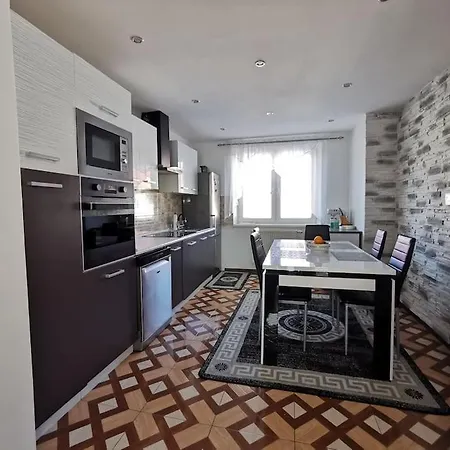 V Centre Mesta Apartamento *